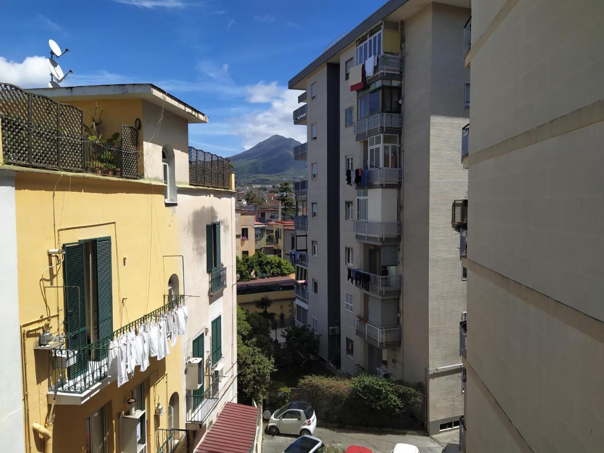 Vesuvio Corner - Spacious And Colorful Apartment In San Giorgio, Very Close To Napoli, Ideal For Families And Groups, Close To Pompeii, Sorrento... San Giorgio a Cremano Buitenkant foto
